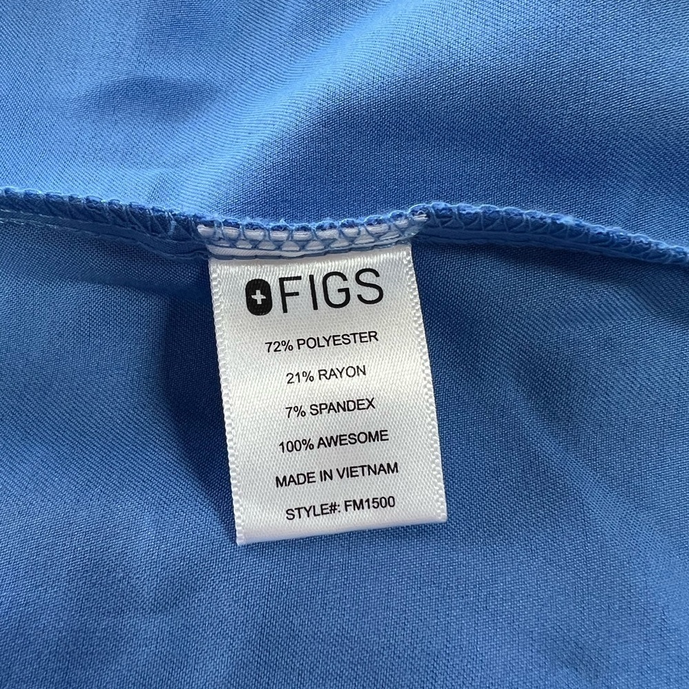 FIGS Men's Leon Three-Pocket Scrub Top in Medium Blue PO# 1535, size XL - Picture 8 of 10